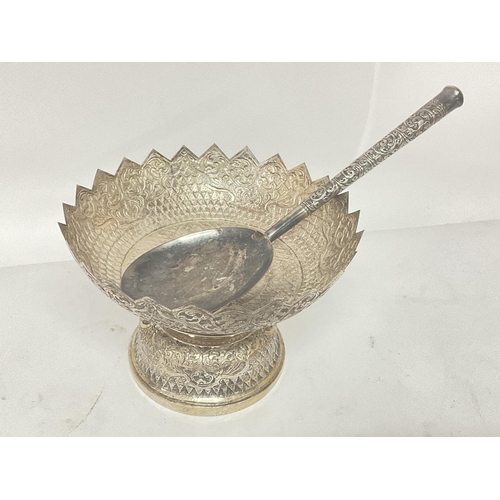 943 - Oriental silver bowl ,diameter of 17.5cm, 12cm tall. 270g. Postage category B