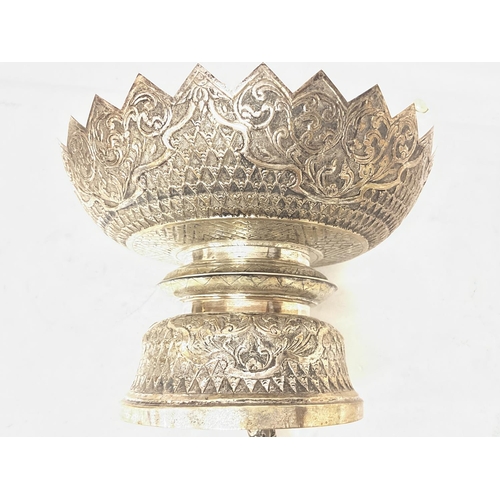 943 - Oriental silver bowl ,diameter of 17.5cm, 12cm tall. 270g. Postage category B