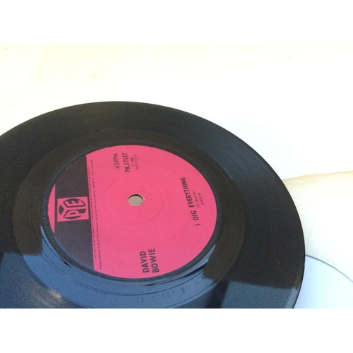 4 - A rare first UK pressing of 'I Dig Everything' by David Bowie with solid centre on the Pye label. Ex... 