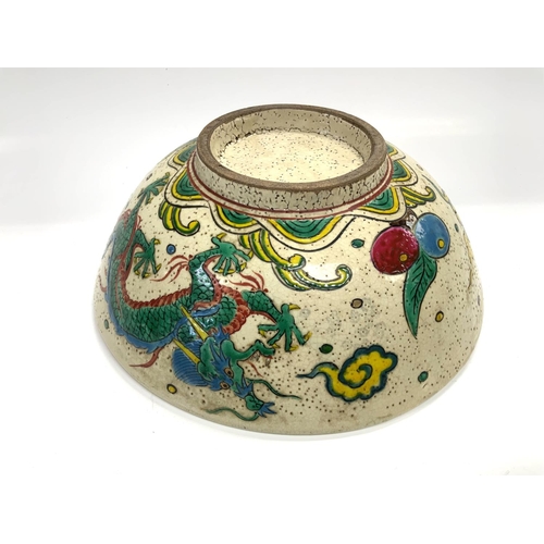 1120 - An Inuyama ware Japanese potter bowl with dragon design bowl.