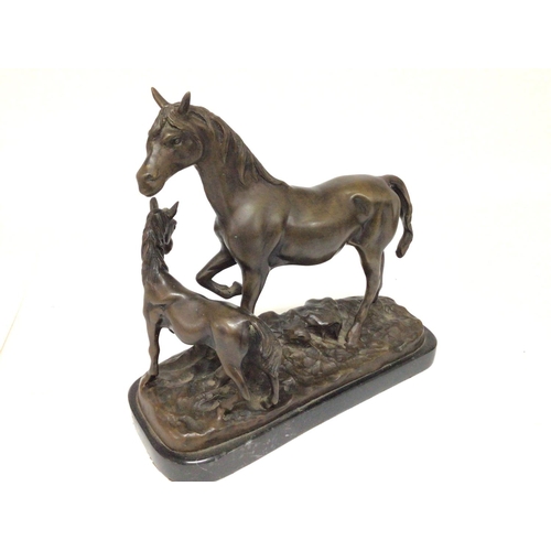 905 - A bronze horse and foal. 24cm wide and 22cm tall. Postage B- NO RESERVE