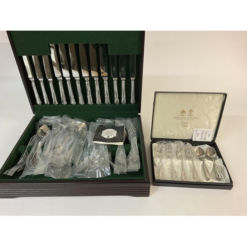 942 - A collection of various flatware including cake forks etc. Postage B