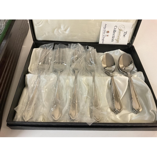 942 - A collection of various flatware including cake forks etc. Postage B