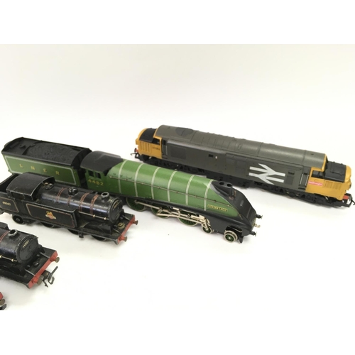 125 - A Collection of Loose 00 Gauge Locomotives including Wrenn. Hornby. With catalogs.