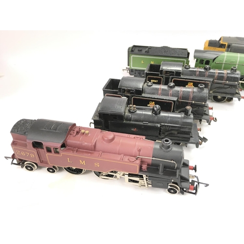 125 - A Collection of Loose 00 Gauge Locomotives including Wrenn. Hornby. With catalogs.