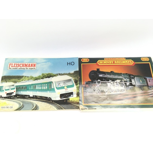 125 - A Collection of Loose 00 Gauge Locomotives including Wrenn. Hornby. With catalogs.