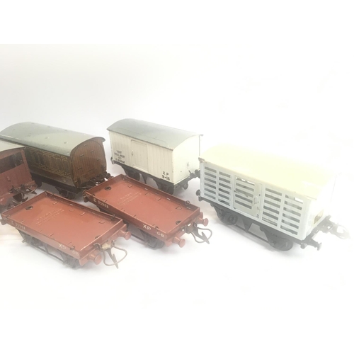 172 - A Collection of Loose 0 Gauge Tin Wagons.