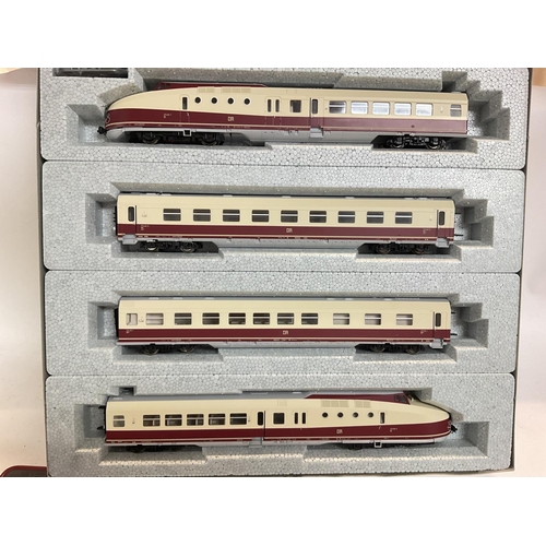 253 - A Boxed Kato HO Gauge VT18/175 4-Car Set.