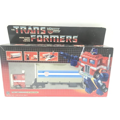 26 - A Boxed Transformers Autobot Commander Optimus Prime. t2 Version. Parts Missing.