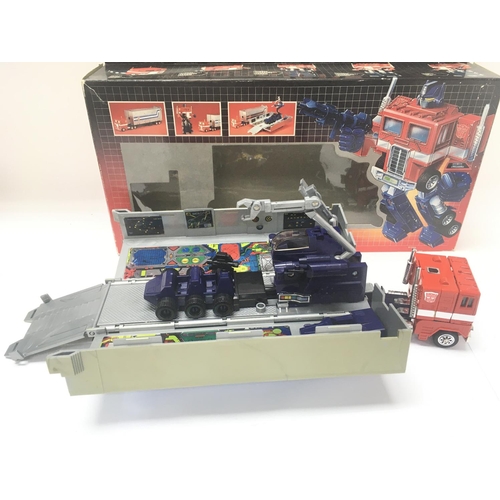 26 - A Boxed Transformers Autobot Commander Optimus Prime. t2 Version. Parts Missing.