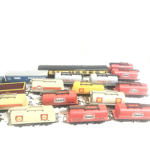 312 - A Collection of Loose 00 Gauge Coaches andRolling Stock.