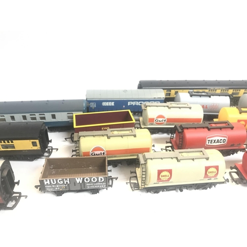 312 - A Collection of Loose 00 Gauge Coaches andRolling Stock.