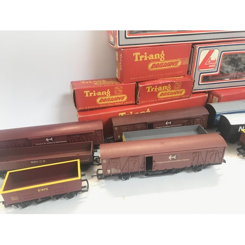 316 - A Collection of 00 Gauge Rolling Stock and Coaches. Some Boxed.