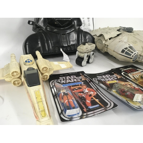 32 - PLEASE NOTE THIS IS A DUPLICATE LOT AND IS ACTUALLY LOT 19 A collection of Star Wars figures and toy... 