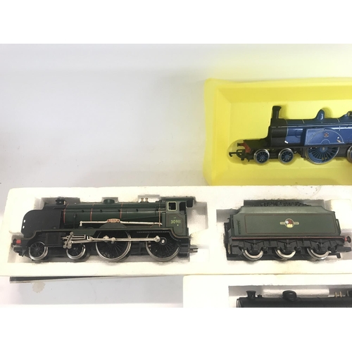 320 - 4 X 00 Gauge Locomotives. Partly Boxed.