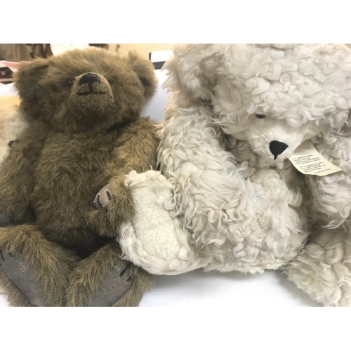 332 - A Collection of Vintage Teddy Bears. No Reserve.