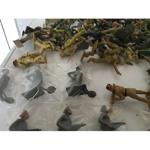 379 - A collection in excess of 100 plastic soldiers by Cherilea