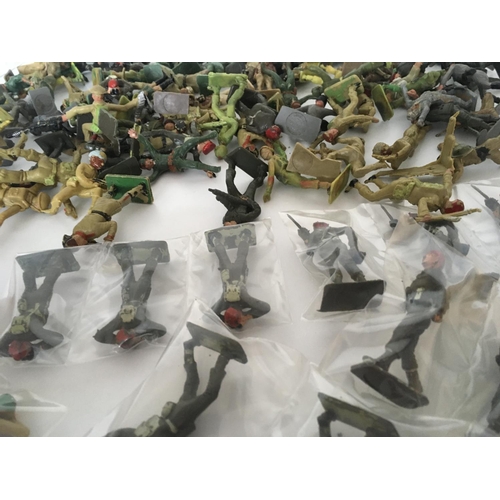 379 - A collection in excess of 100 plastic soldiers by Cherilea