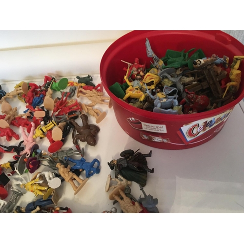 390 - An eclectic collection of plastic figures in a variety of themes.