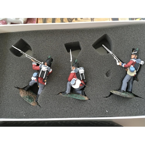 464 - Collection of 5 boxed metal model figures by Crescent. Britain..& Oryon includes 2x crescent 1402.. ... 