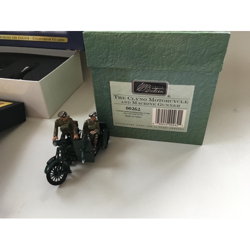 465 - Collection of 3 boxed Britain metal models comprising.. The Clyno Motorcycle and gunner 00262 Unfurl... 