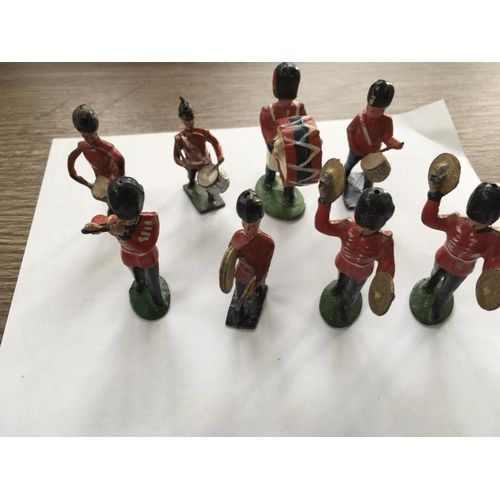 466 - A collection of metal soldiers comprising a band, possibly Britain and Wend Al. Consists of 14pieces... 