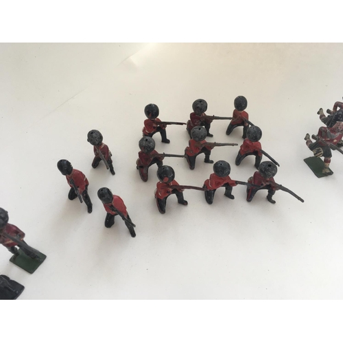 467 - A collection of Britain and Wend al metal military figures. Comprising 45 soldiers in various ones. ... 