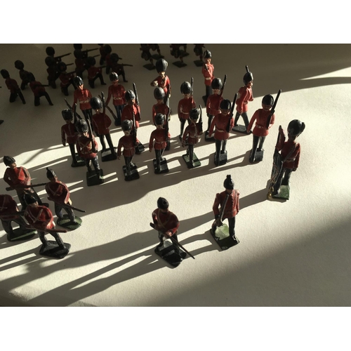 467 - A collection of Britain and Wend al metal military figures. Comprising 45 soldiers in various ones. ... 