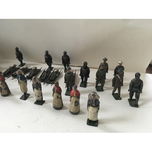 514 - A collection in excess of 60 pieces of metal models mainly by Britains. All are war themed with a la... 