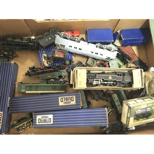 580 - A Box Containing a Collection of 00 Gauge Boxed Coaches. Loose Locos ( in need of repair) wagons Etc... 