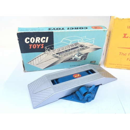 604 - A Boxed Corgi Elevating Service Ramp #1401 a/f. And a Dinky Fork lift truck given out by L.Lipton Li... 