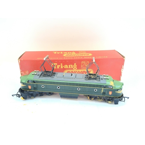 609 - A Boxed Tri-Ang 00 Gauge Double Ended Electric Loco Twin Operating Pantographs. #R.257.