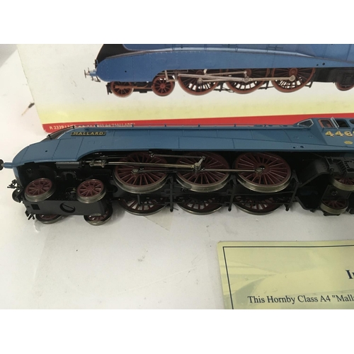 69 - Boxed Hornby model locomotive with tender R2339 4.6.2 Class A4 Mallard. 00 gauge DCC ready in Memori... 