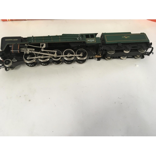 73 - Two Hornby locomotives with tenders 00 gauge. Unboxed r065 Evening Star 2.10.0 Boxed r078 King Edwar... 