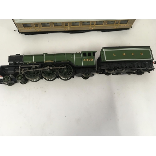 77 - An unboxed Hornby locomotive FLYING SCOTSMAN 4472 with tender including 4 coaches