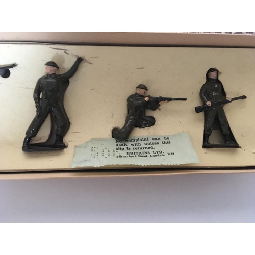 829 - A boxed set of Britains metal soldiers. This set is No. 8s and is titled Infantry in Battledress. Th... 