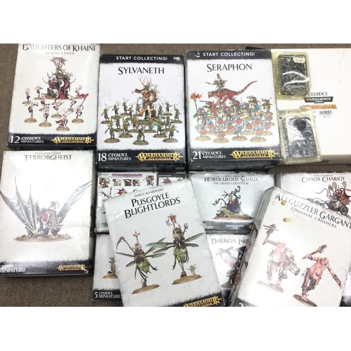 854 - A Box Containing Warhammer Age Of Sigmar and Warhammer 40K Job Lot Boxed model Sets.