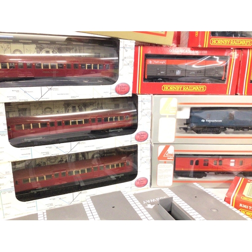 862 - A box Containing Boxed 00 Gauge Couches. Rolling Stock. And Accessories. Plus EFE underground Carrig... 