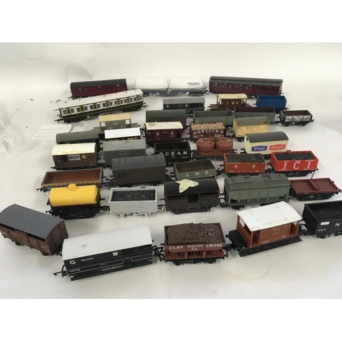 889 - A collection in excess of 35 00 gauge railway wagons and carriages all unboxed.