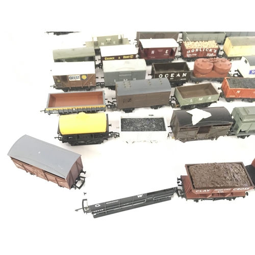 889 - A collection in excess of 35 00 gauge railway wagons and carriages all unboxed.