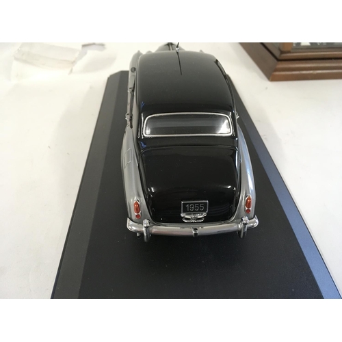 898 - Three precision model cars by Franklin Mint both in presentation cases. Cars are 2 x RollsRoyce and ... 