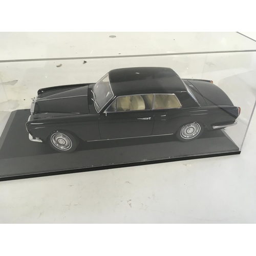 898 - Three precision model cars by Franklin Mint both in presentation cases. Cars are 2 x RollsRoyce and ... 