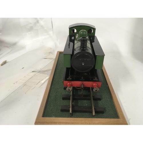 902 - A Scratch built live steam model locomotive 0 gauge in presentation case. Also mounted 00 gauge mode... 