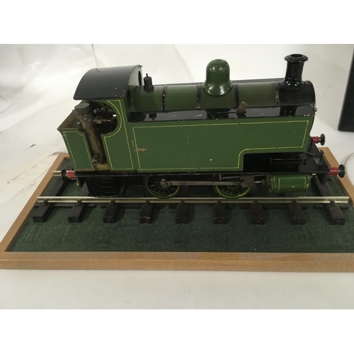 902 - A Scratch built live steam model locomotive 0 gauge in presentation case. Also mounted 00 gauge mode... 