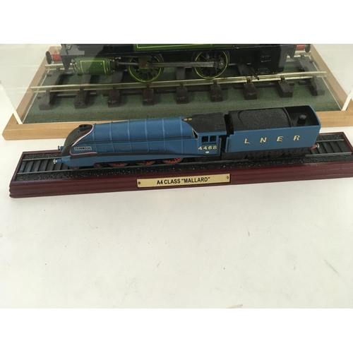 902 - A Scratch built live steam model locomotive 0 gauge in presentation case. Also mounted 00 gauge mode... 