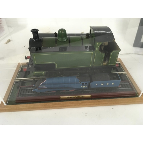 902 - A Scratch built live steam model locomotive 0 gauge in presentation case. Also mounted 00 gauge mode... 