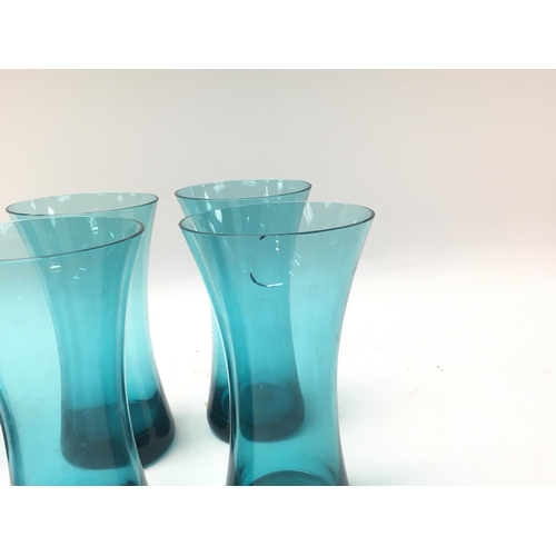 171 - Set of 6 blue glass ( 1 with crack on the rim)