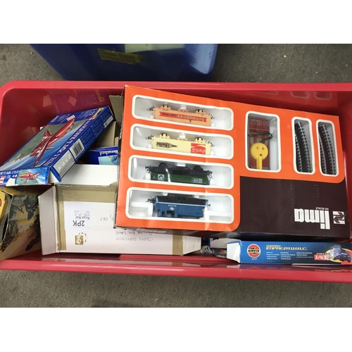 499 - A Collection of toys including boxed various vintage Airfix military series infantry packs , boxed R... 