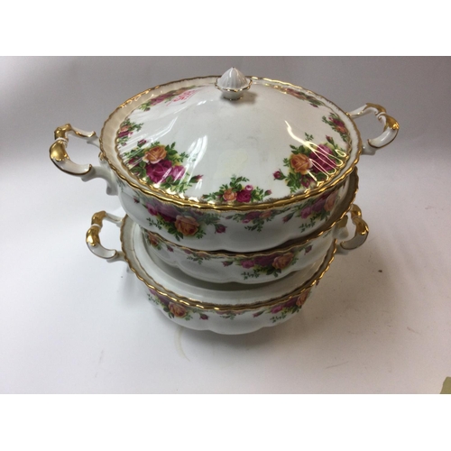 805 - A royal Albert serving bowl set.