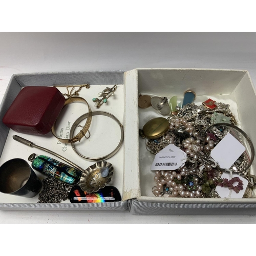 820 - Small box of mixed costume jewellery. (A)